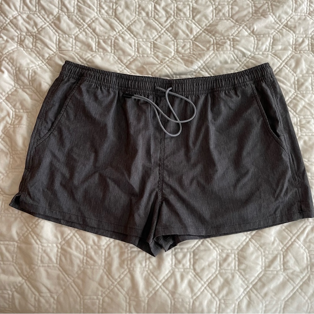 Athleta 2.5” Marin Board Shorts Black/Plum Stripe XL